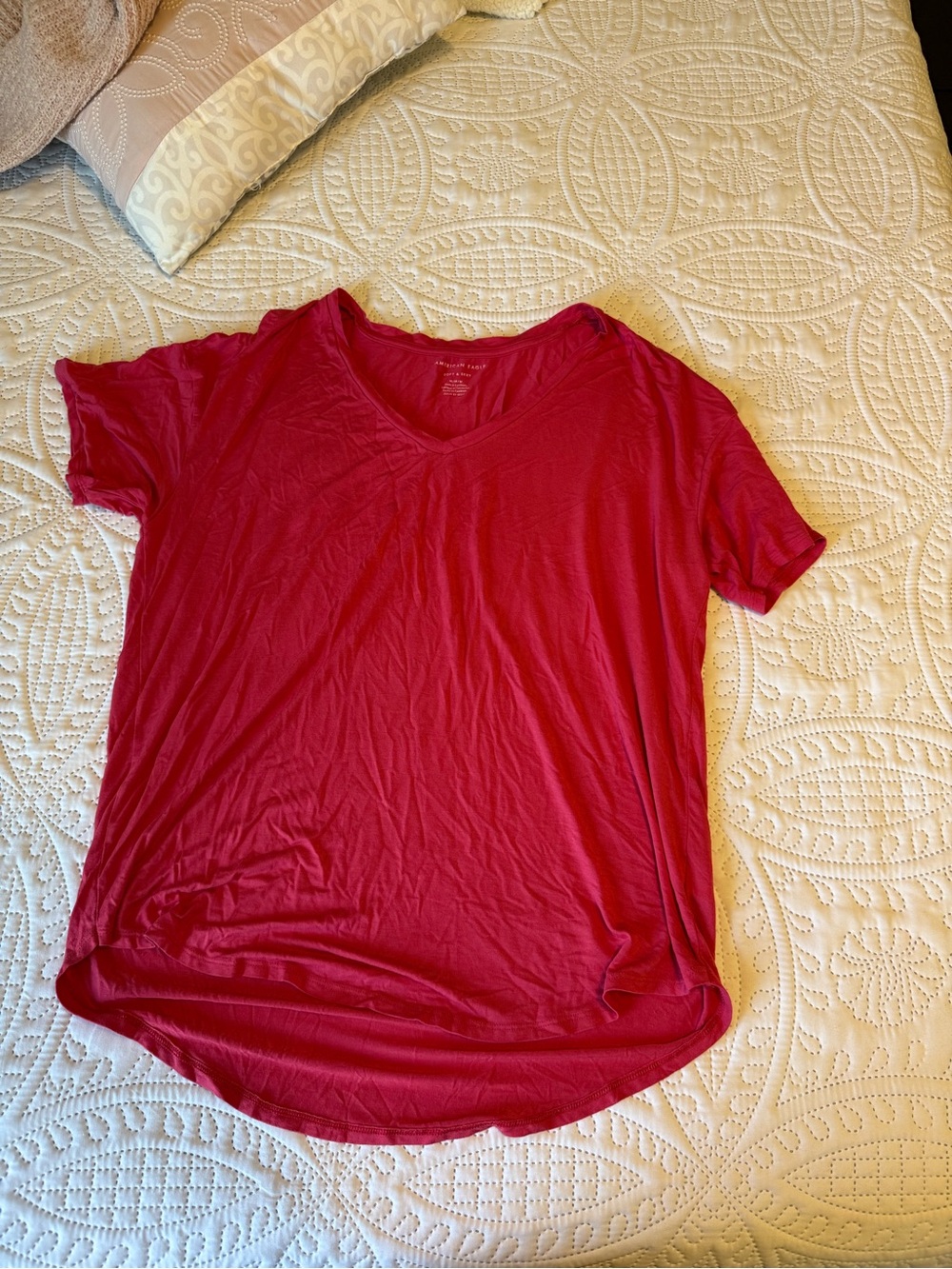 American Eagle Outfitters Women's V-Neck Short Sleeve Tee - Raspberry Red
